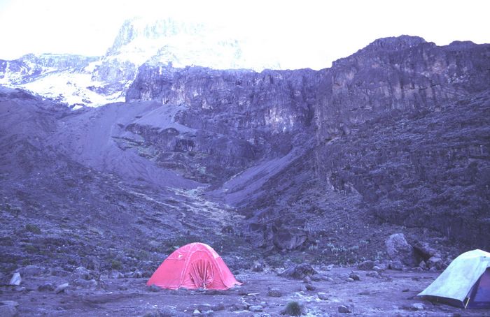 Camp Barranco Hut 3965m, Breach Wall